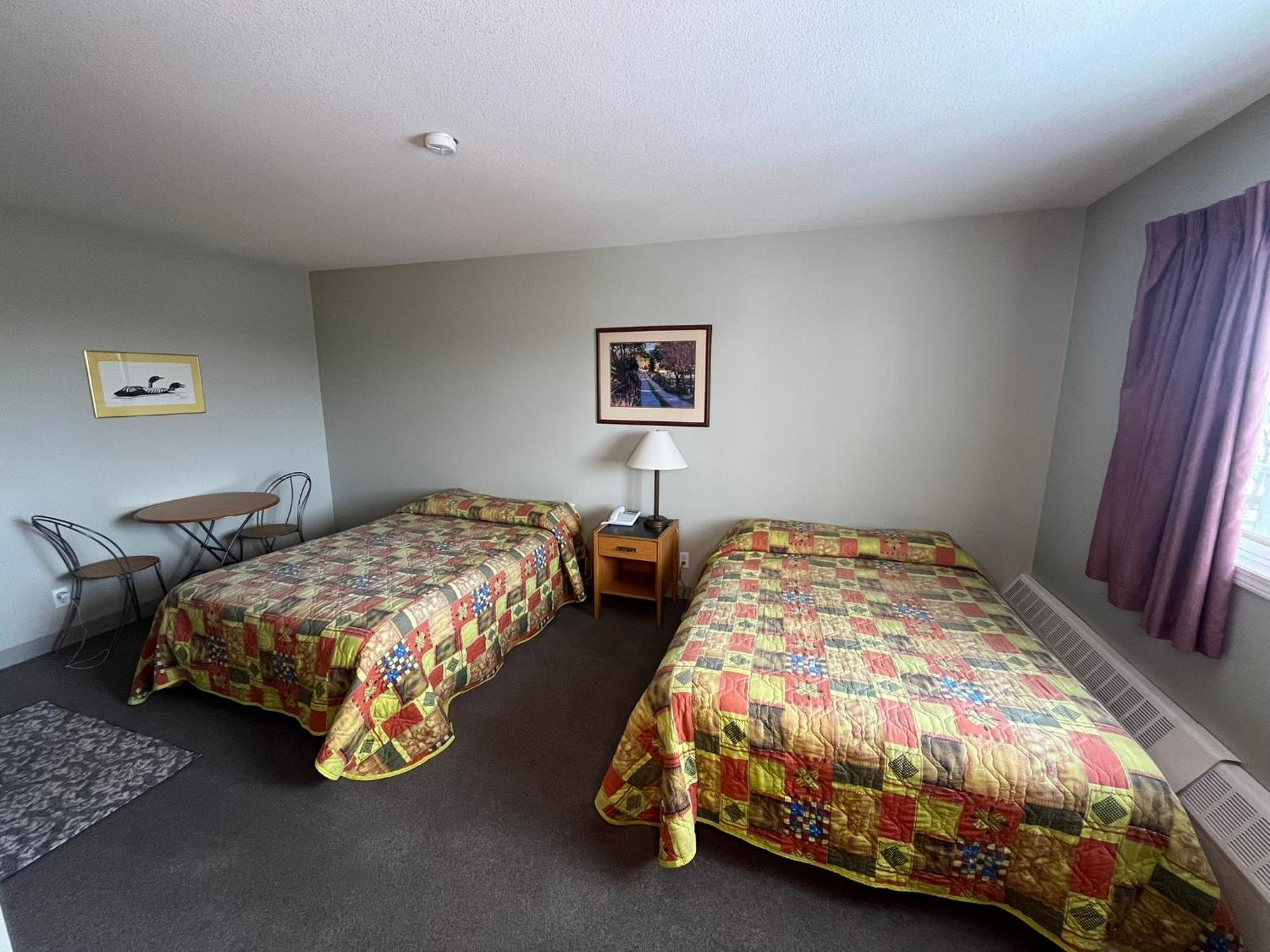 Raccoon Lodge Motel シルバン・レイク 部屋 写真