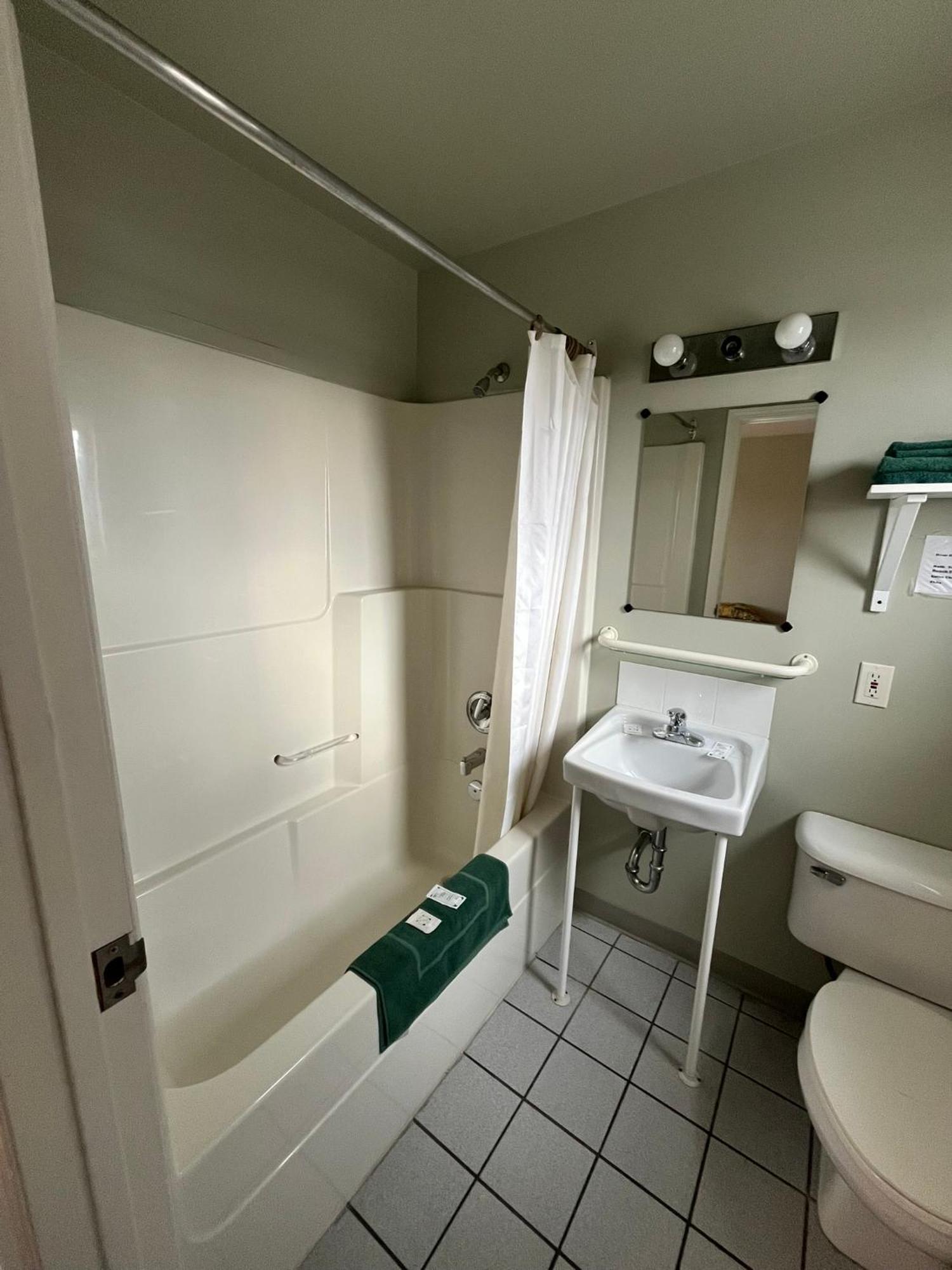 Raccoon Lodge Motel シルバン・レイク 部屋 写真
