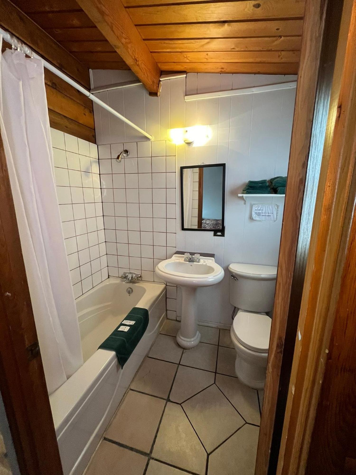 Raccoon Lodge Motel シルバン・レイク エクステリア 写真